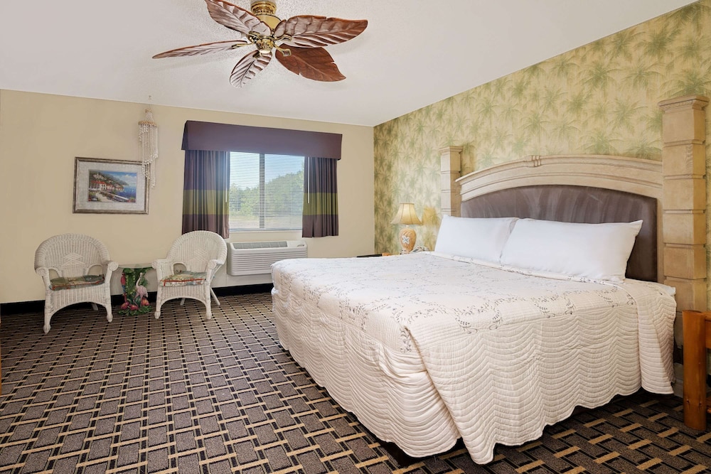 Suite, 1 King Bed, Non Smoking (Polynesian Theme) photo 2