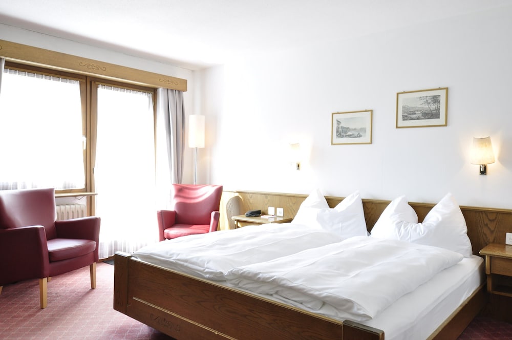 Classic Double Room, Ensuite, Mountain View