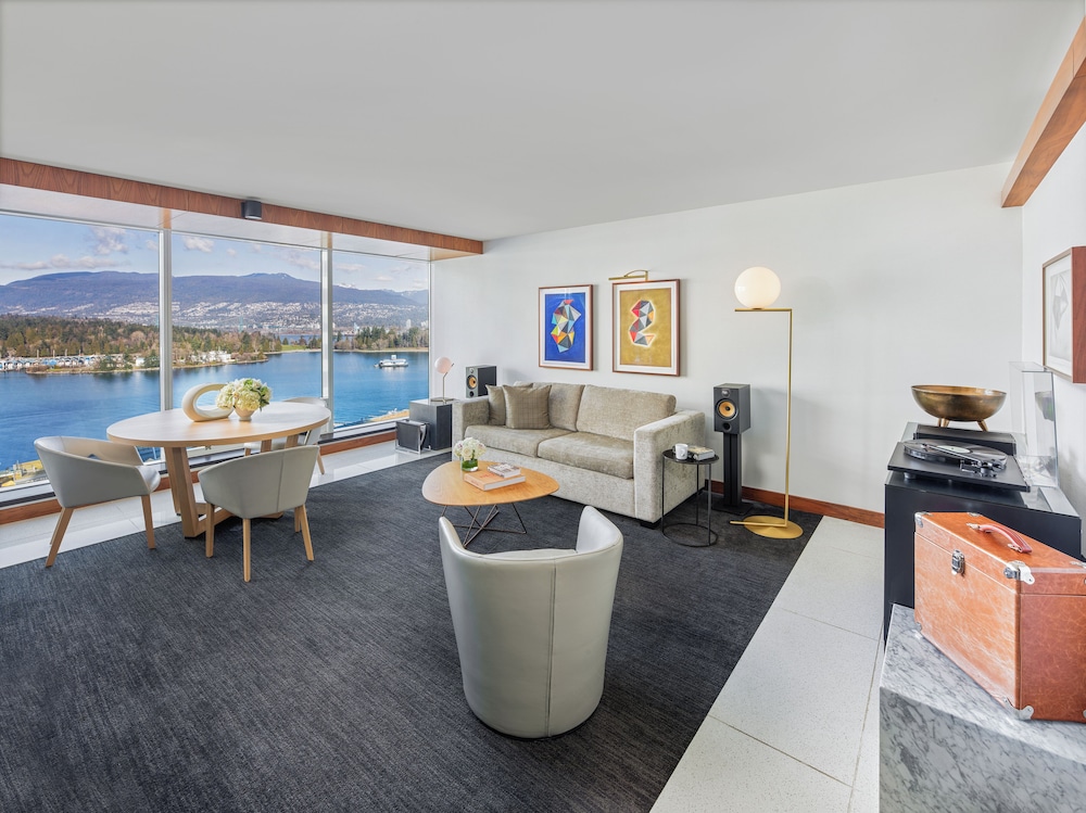 Signature Harbour View Suite, 1 King Bed, Stanley Park and Harbour View thumbnail 6