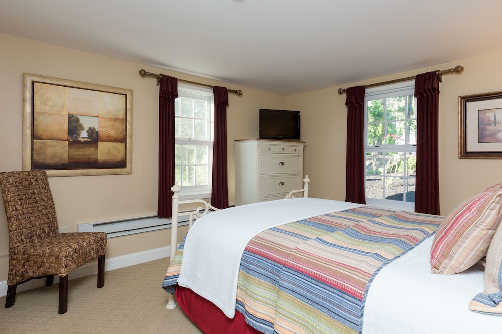 Deluxe Suite, 2 Queen Beds, Kitchenette, River View