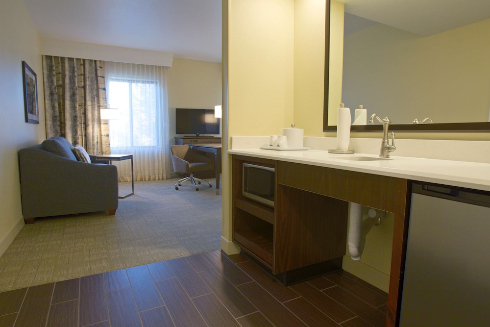 Suite, 1 King Bed, Accessible photo 3