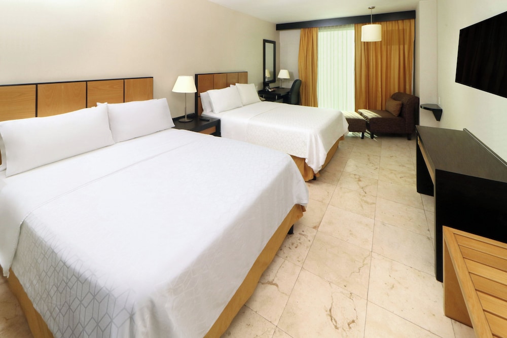 Standard Room, 2 Queen Beds, Smoking (Minifridge) photo 3