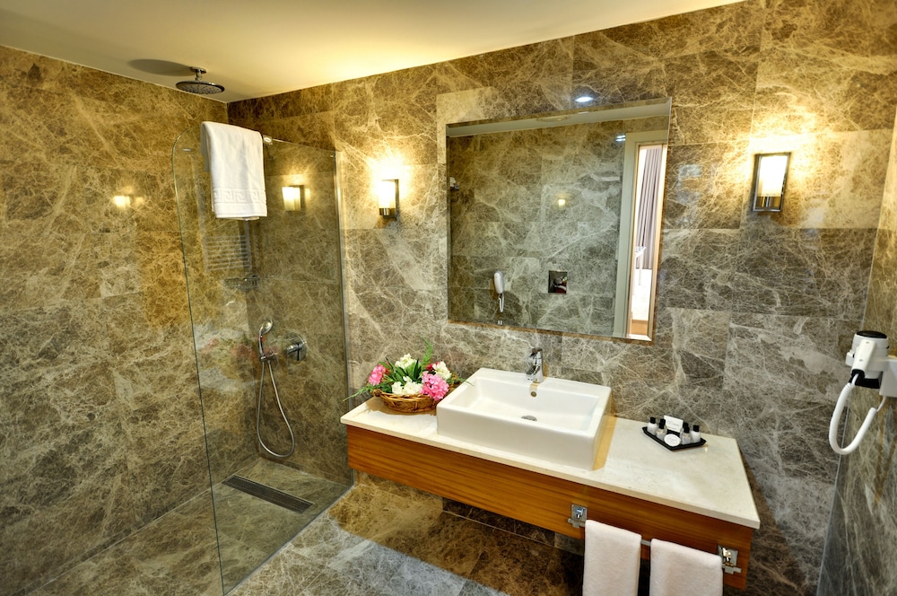 BEGONVIL DUBLEKS SUIT photo 2