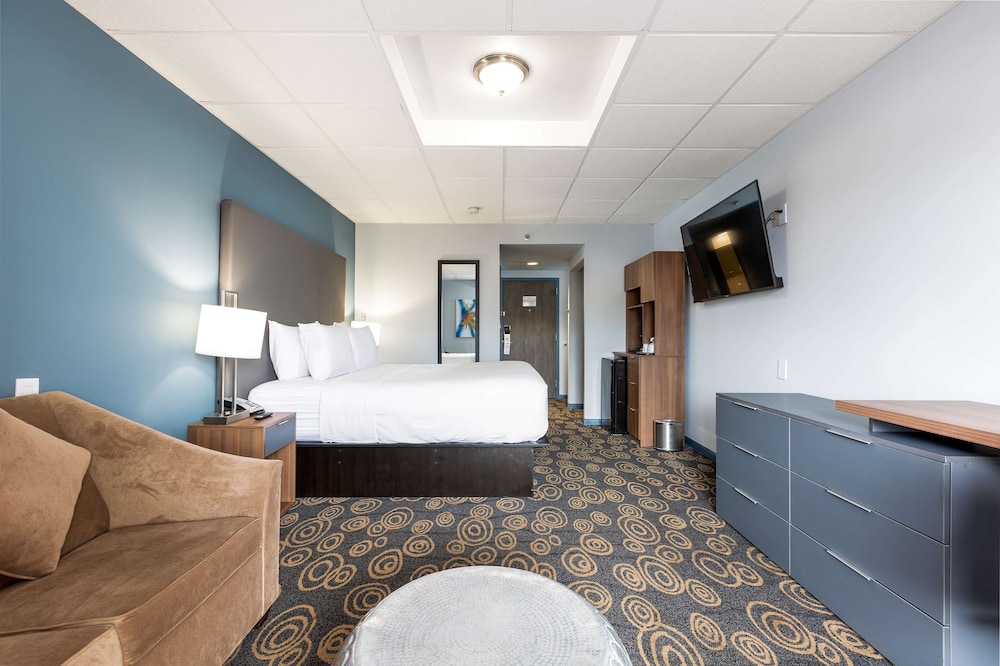 Room, 1 King Bed, Non Smoking - Photo 3