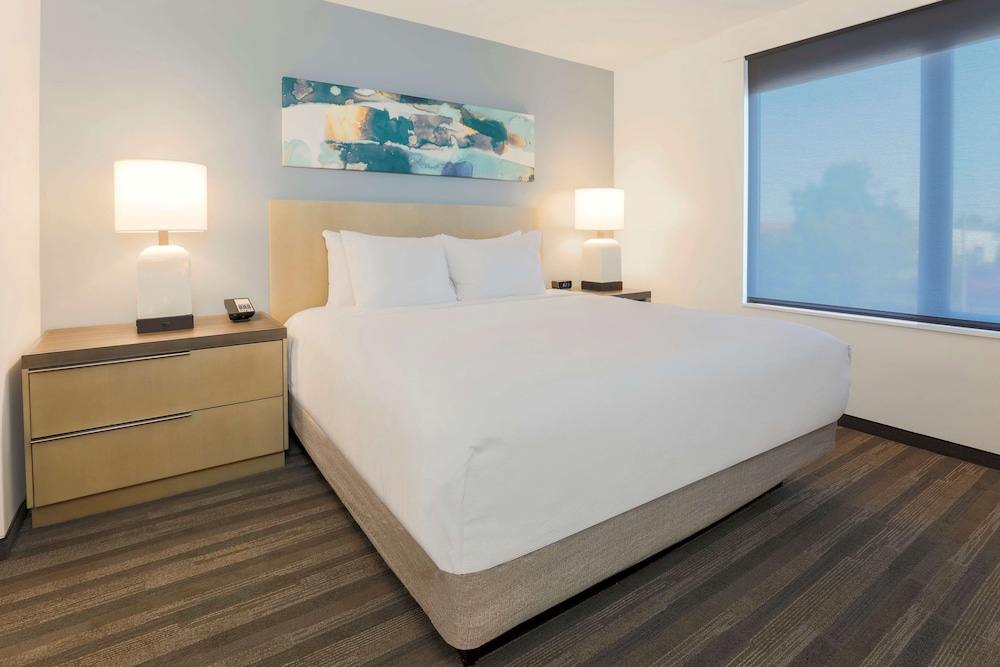 Suite, 1 Bedroom, Kitchen (King Bed) - Photo 4