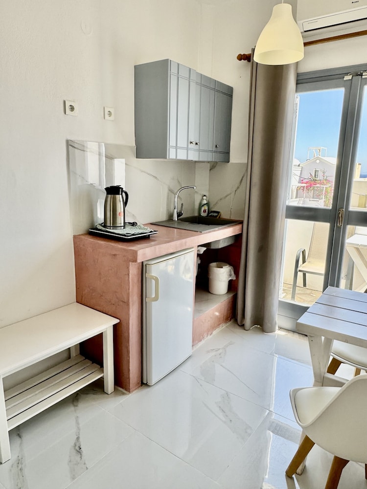 Studio, 1 Double Bed, Pool View - Photo 7