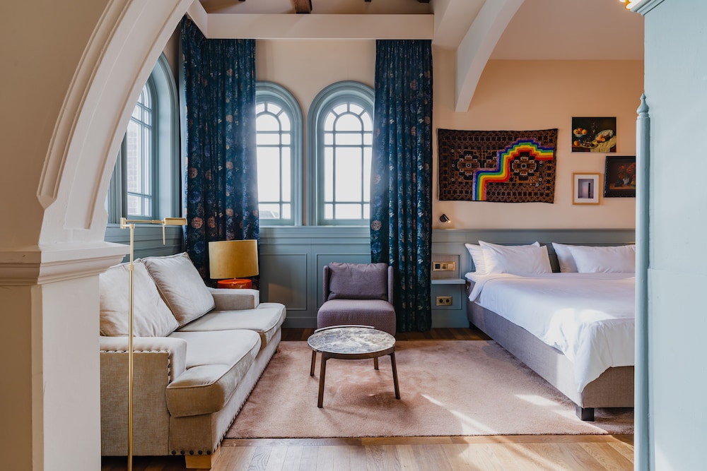 Honeymoon Suite photo 3