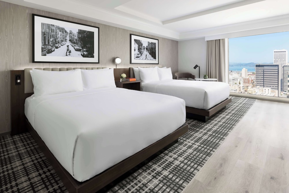 Club Room, 2 Queen Beds, Bathtub