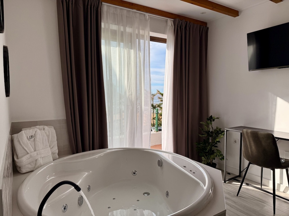 Exclusive Double Room, Hot Tub, Ocean View (terraza)