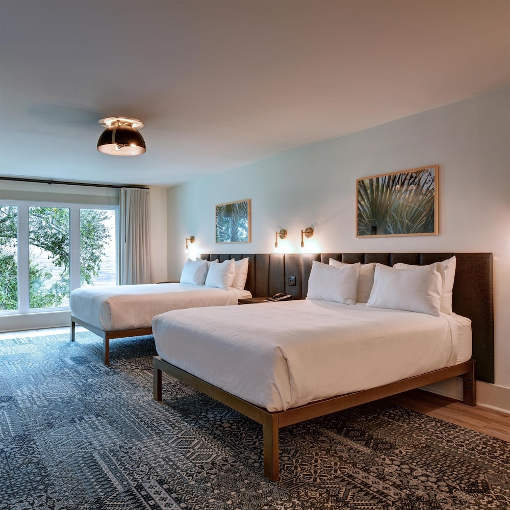 Standard Room, 2 Queen Beds - Photo 1