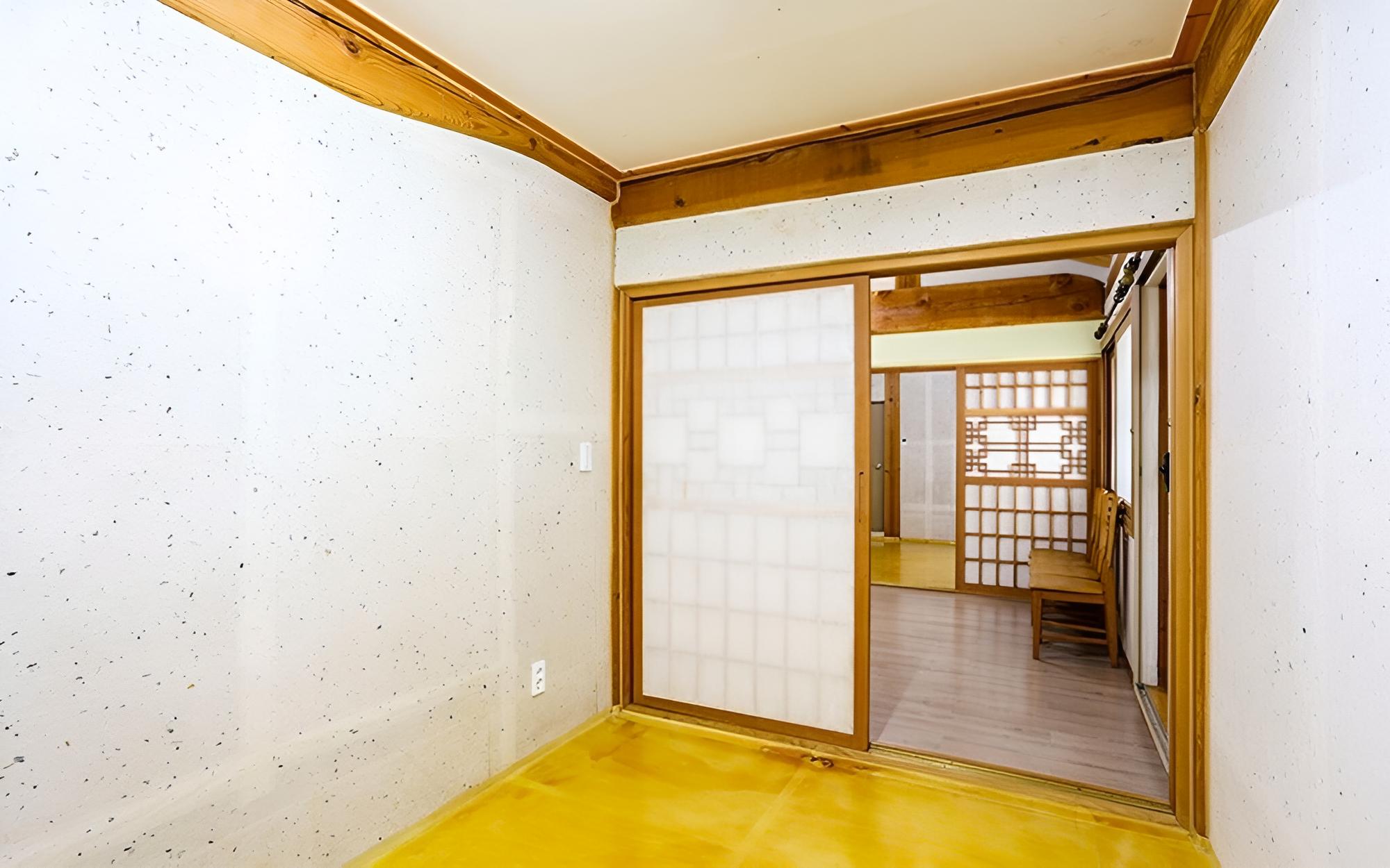 Room (20pyeong) photo 1