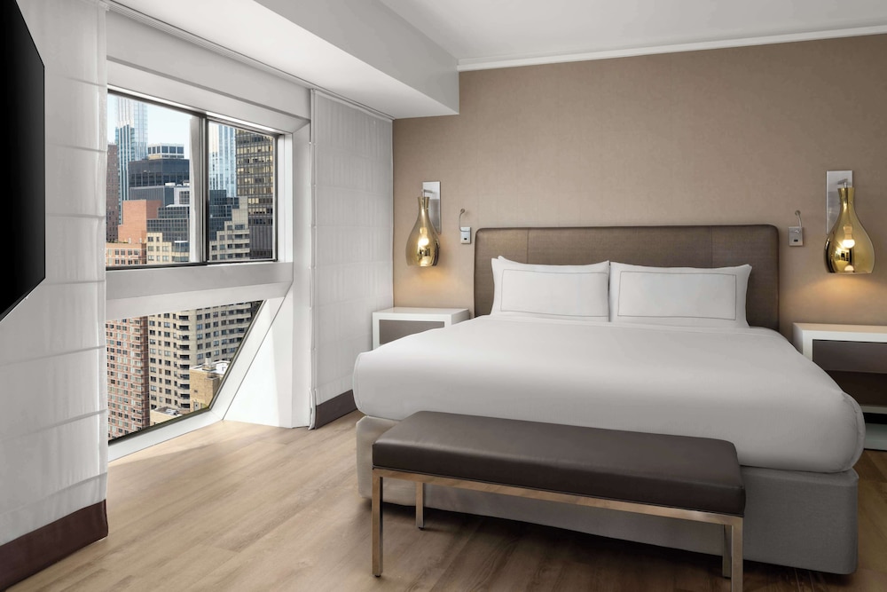 Deluxe Suite, 1 Bedroom (Skyline) photo 1