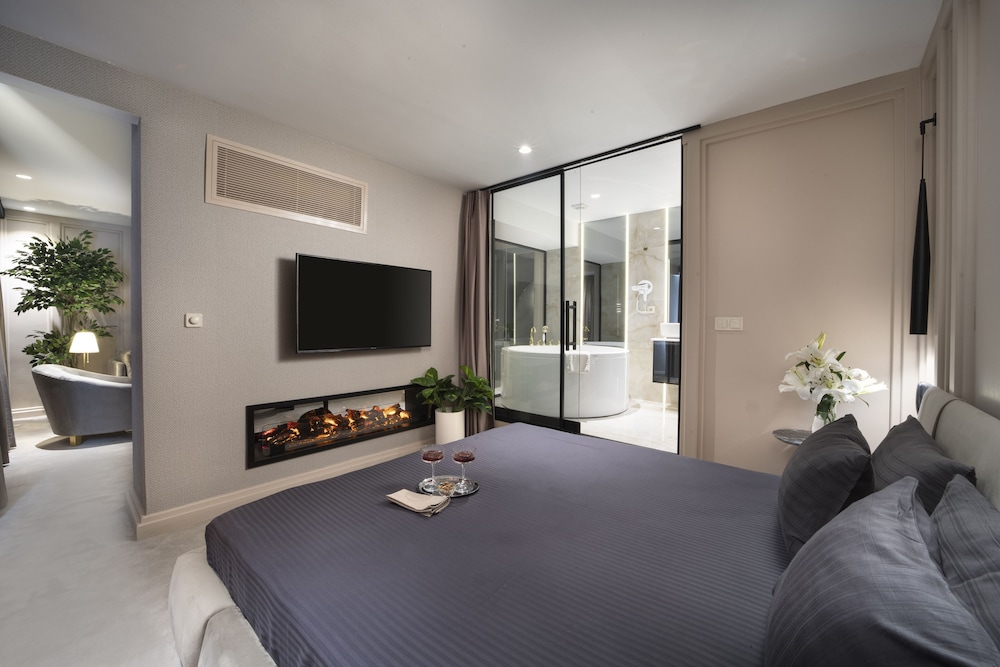 Executive Suite with Turkish Hammam - Spa Bath - Fireplace
