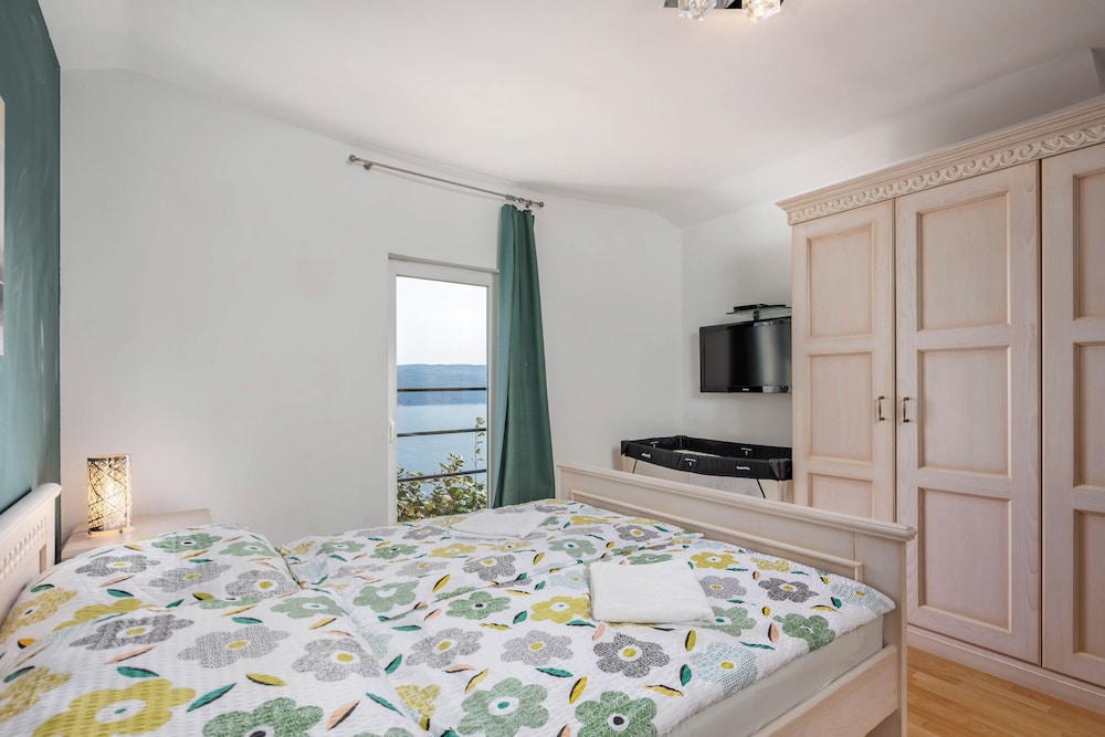 Family Apartment, Multiple Bedrooms (Seaview House Helena - Apartment 1) photo 3