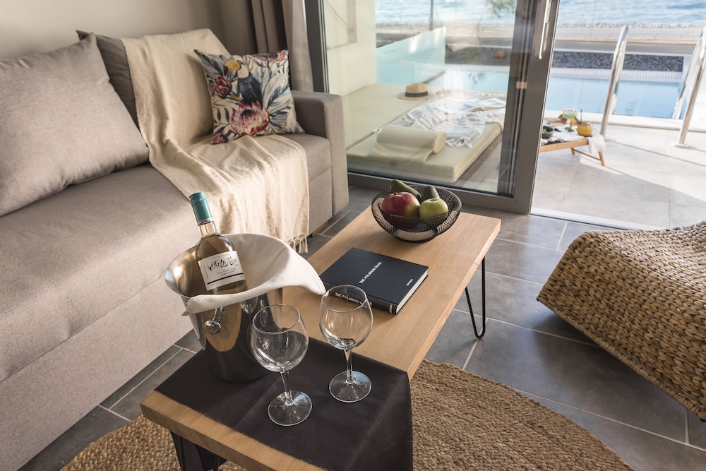 Premier Suite, Private Pool, Sea Facing thumbnail 5