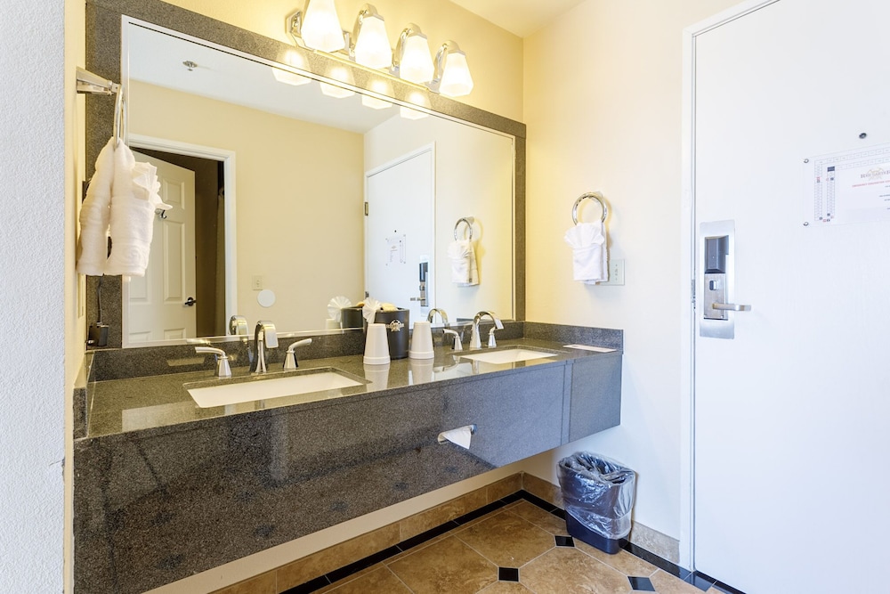 Red Garter Hotel & Casino by Red Lion Hotels, Photo 4