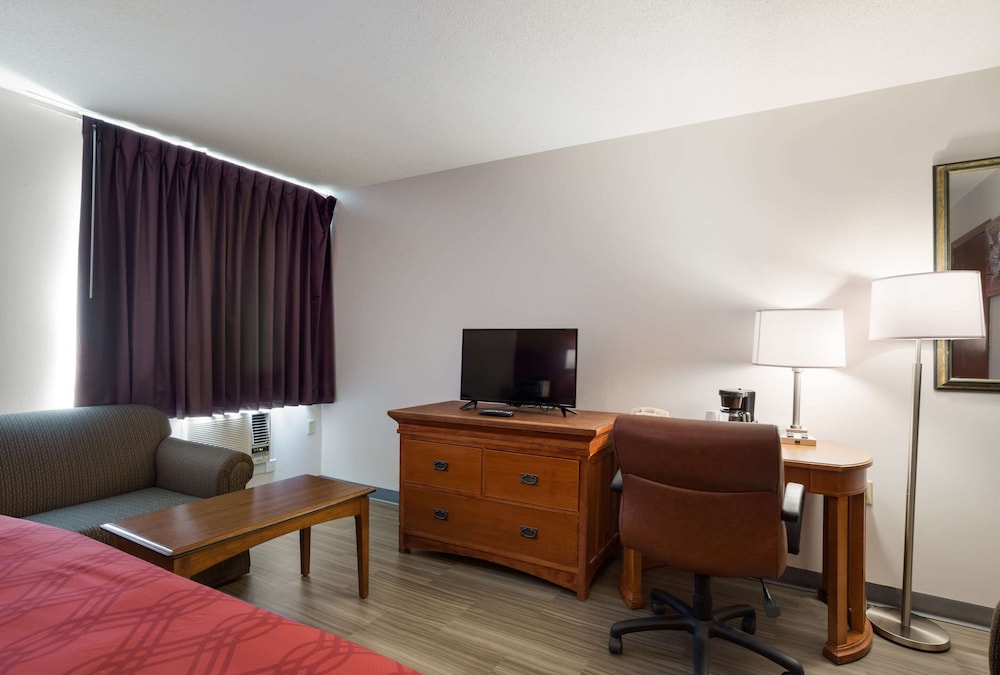 Suite, 1 King Bed, Accessible, Non Smoking - Photo 2