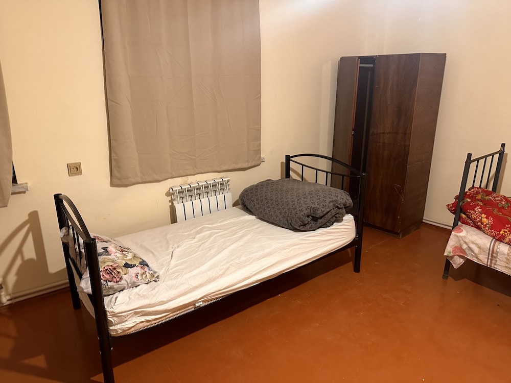 Basic Double or Twin Room - Photo 4