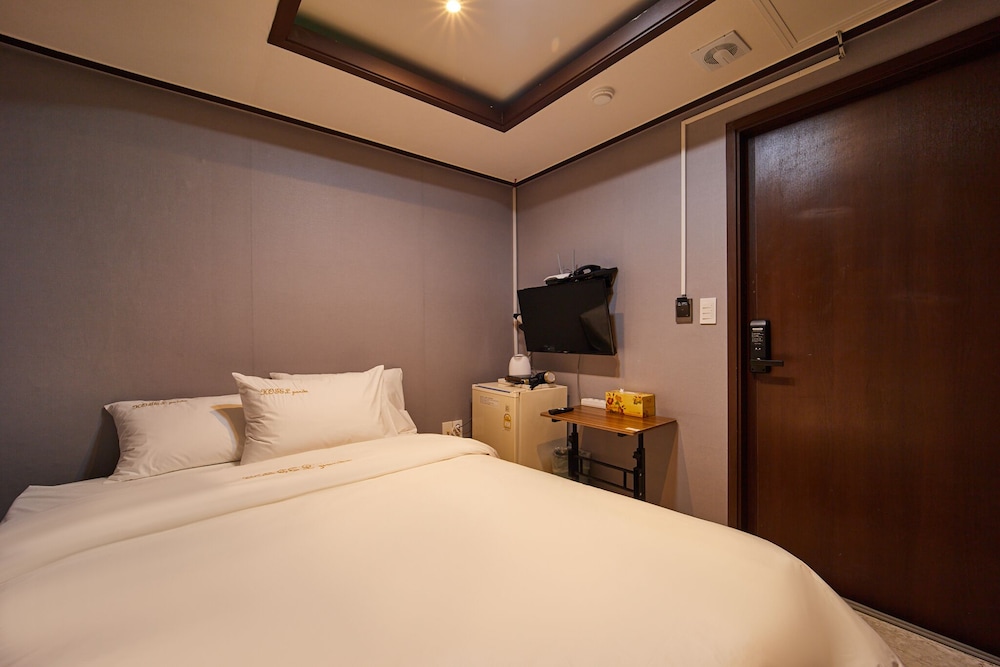 Standard Double Room - Photo 4