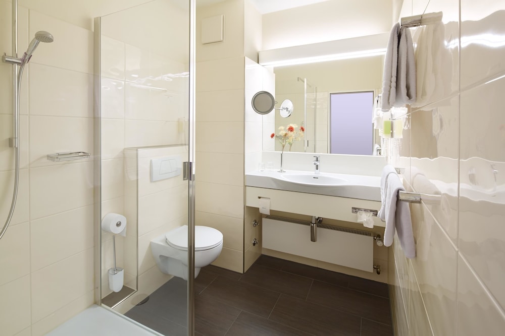 Business Room, 1 King Bed (Quiet Location) photo 2