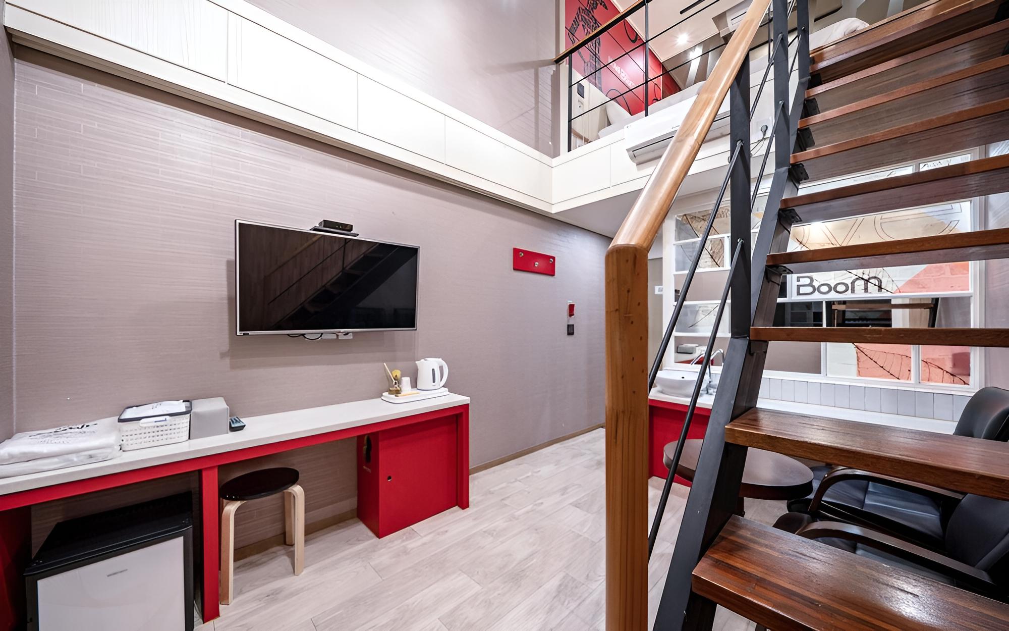 Room (Duplex room (Netflix available clean ) - Photo 8