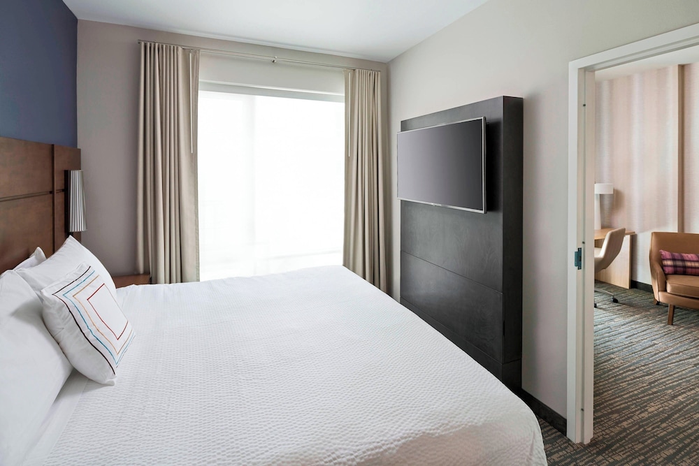 Suite, 2 Bedrooms (View) - Photo 2