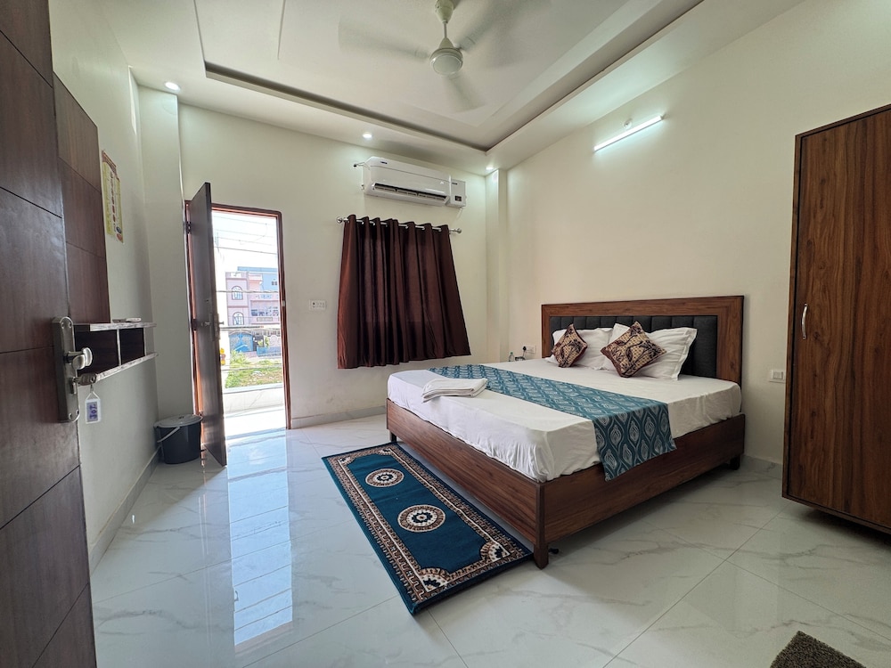 Deluxe Room, Balcony, City View
