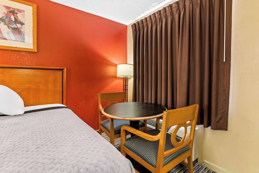 Room, 2 Double Beds, Non Smoking - Photo 5