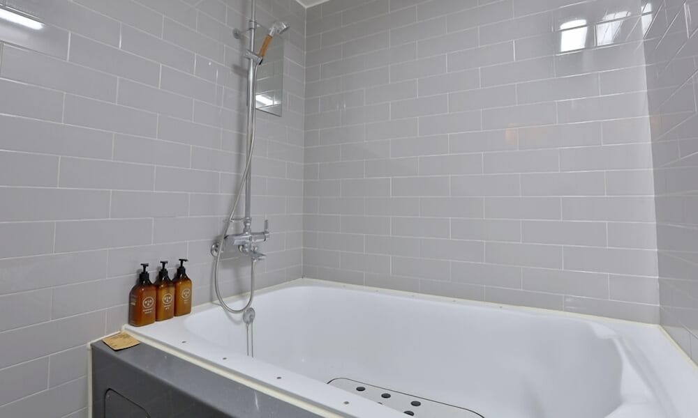 Premier Twin Room - Photo 8