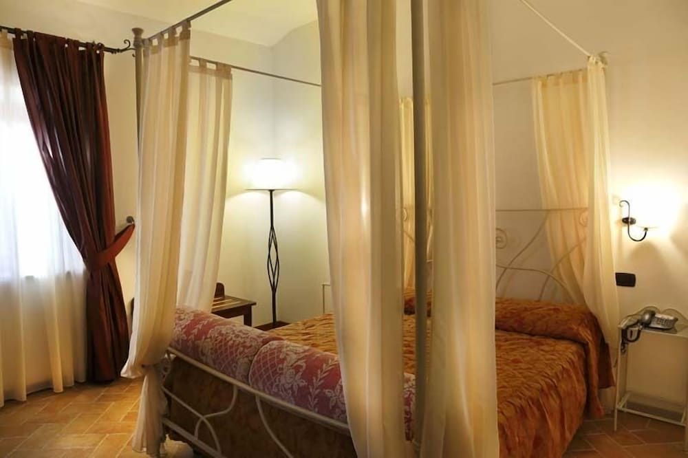 Romantic Suite, 1 Bedroom, Non Smoking, Corner photo 2