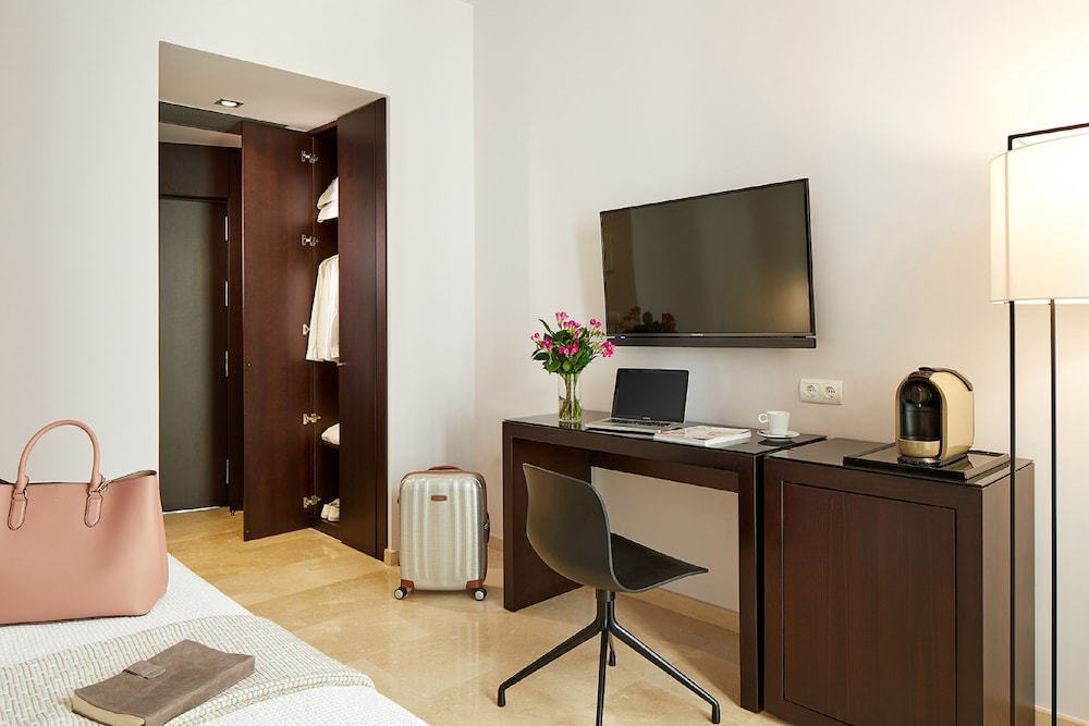 Standard Double Room - Photo 7