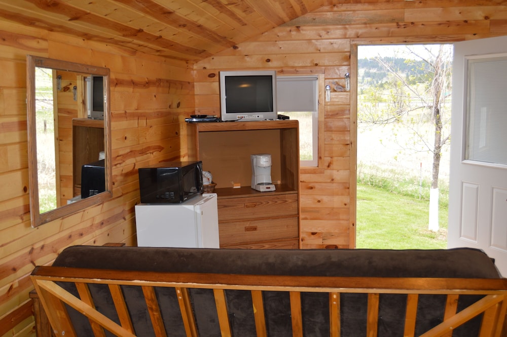 Family Cabin,(No Bath) (Individual Pricing but 18 connects with 17) photo 3