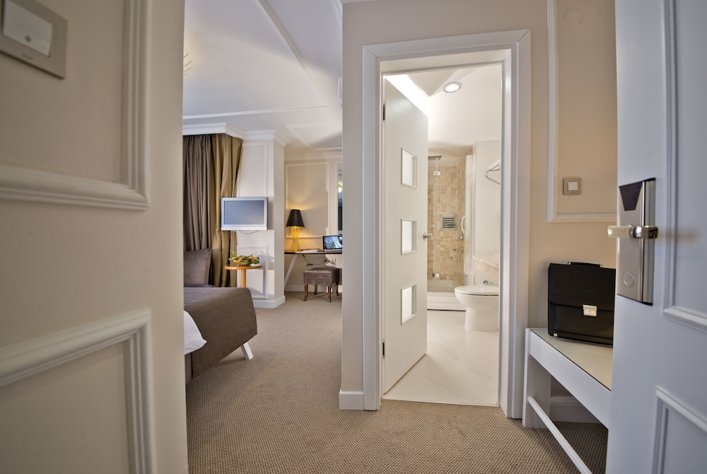 Standard Double or Twin Room photo 3