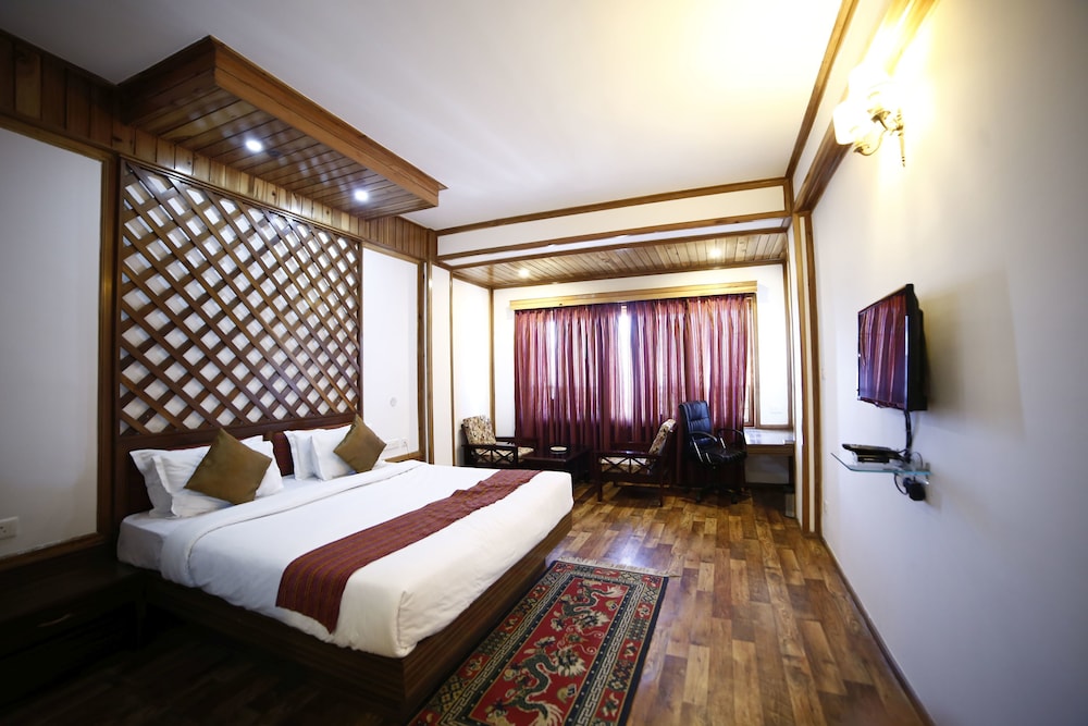 Premium Double or Twin Room, 1 Double Bed, Smoking, Mountain View