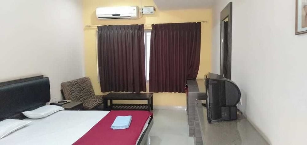 Deluxe AC Double Bed - Photo 9