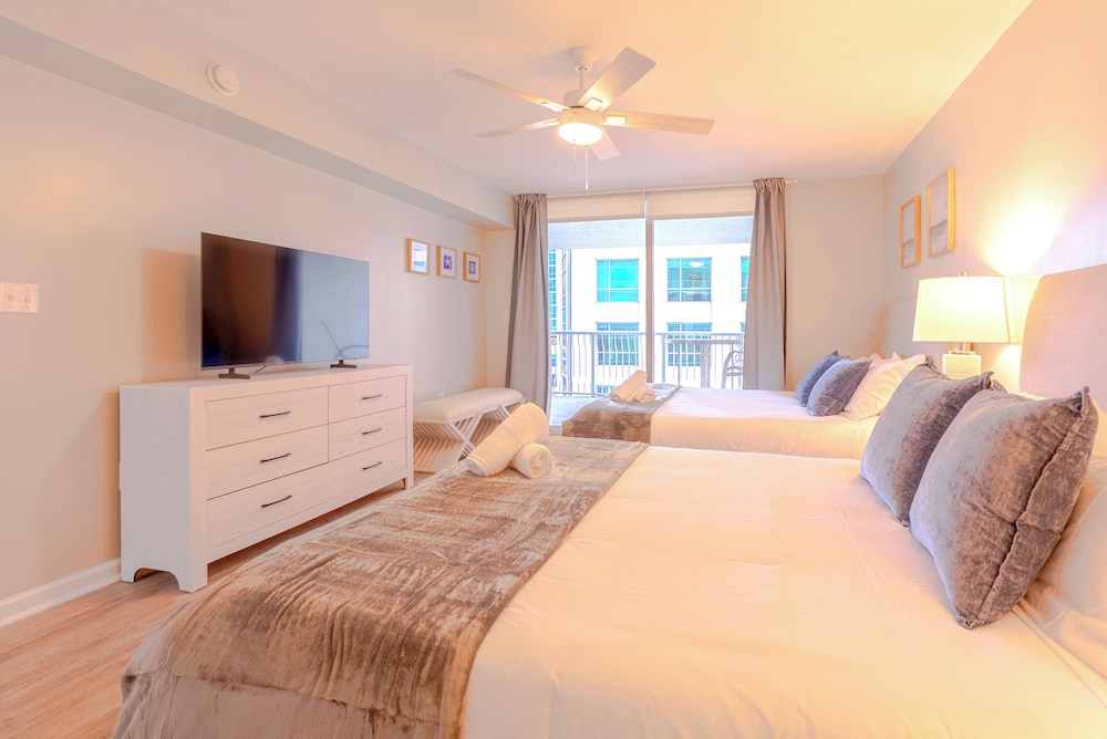 Luxury Condo, 1 Bedroom, City View photo 2