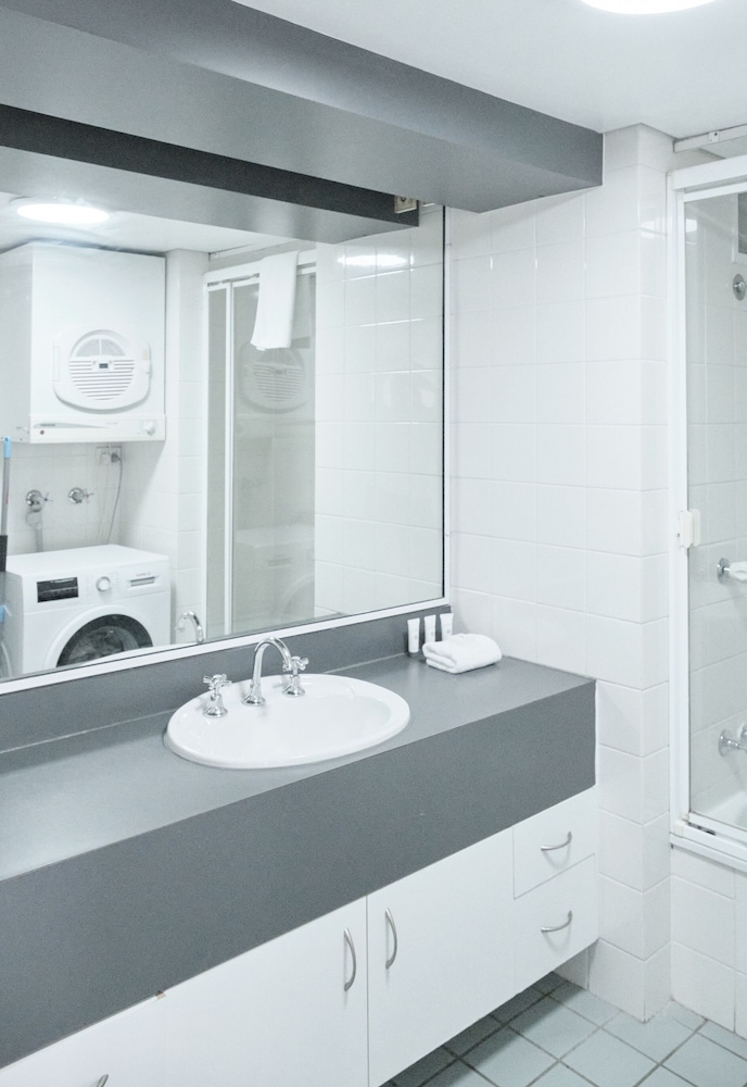 One Bedroom Riverview Apartment thumbnail 5