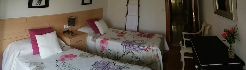 Twin Room, Shared Bathroom photo 3
