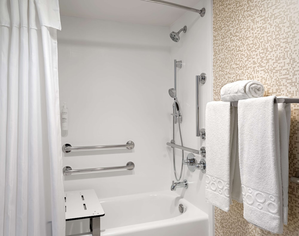 Studio Suite, 1 King Bed, Accessible, Bathtub - Photo 8