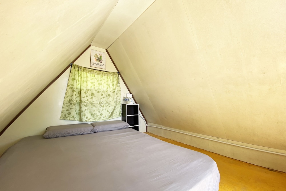 Room, Shared Bathroom