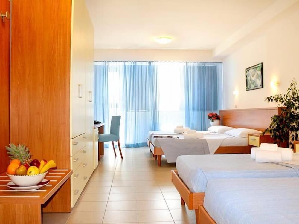 Traditional Quadruple Room photo 2