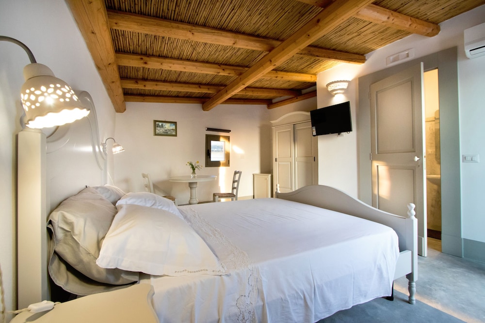 Deluxe Double Room, Non Smoking, City View photo 2