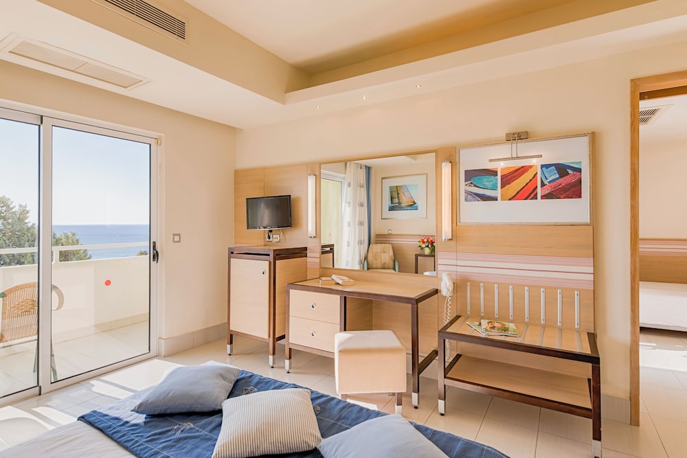 Superior Family Room, Sea View