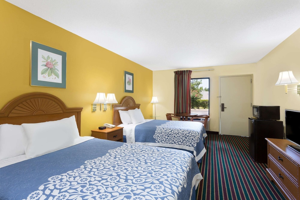 Room, 2 Double Beds, Accessible - Photo 1