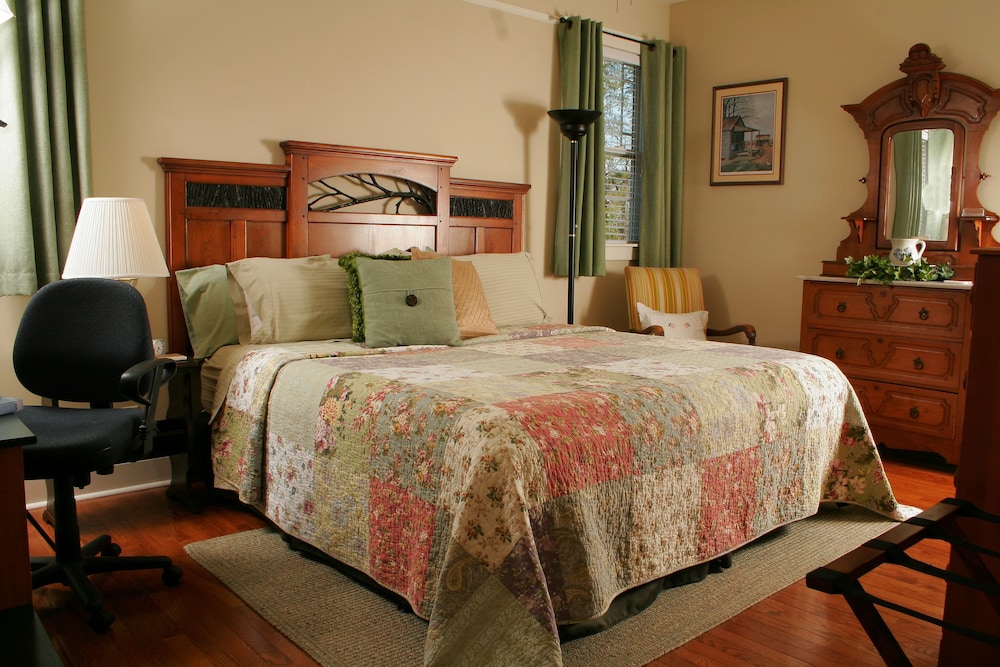 White Lake, 1 King Bed, Non Smoking