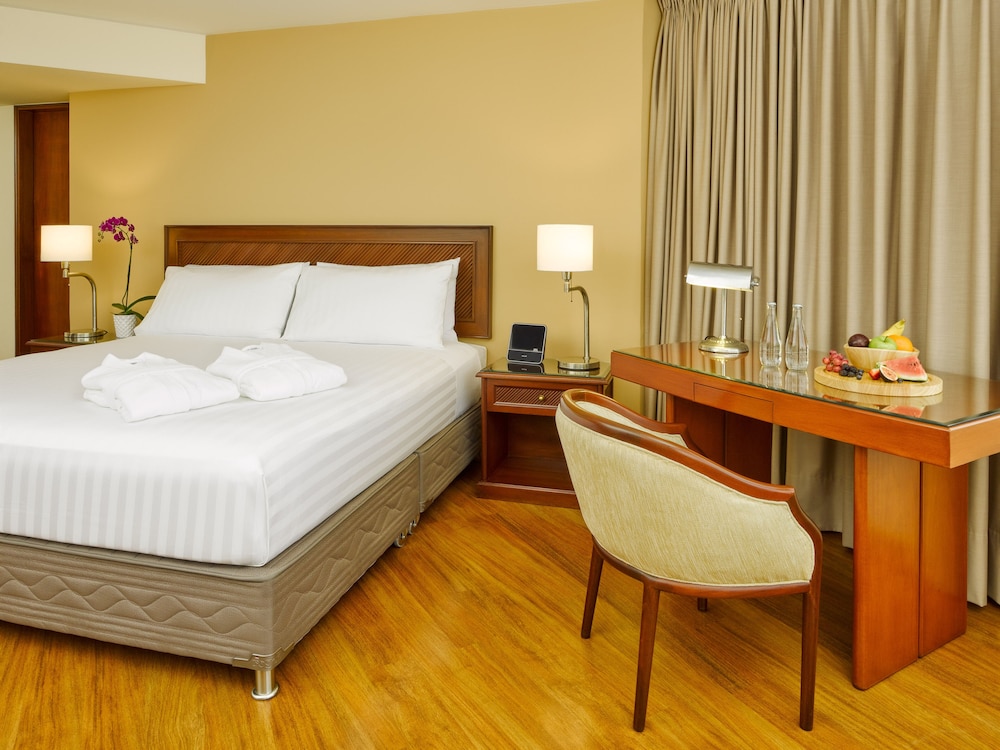 Premium Suite, 1 King Bed - Photo 2