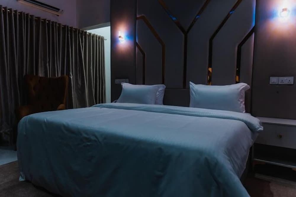 Deluxe Room, Balcony, City View