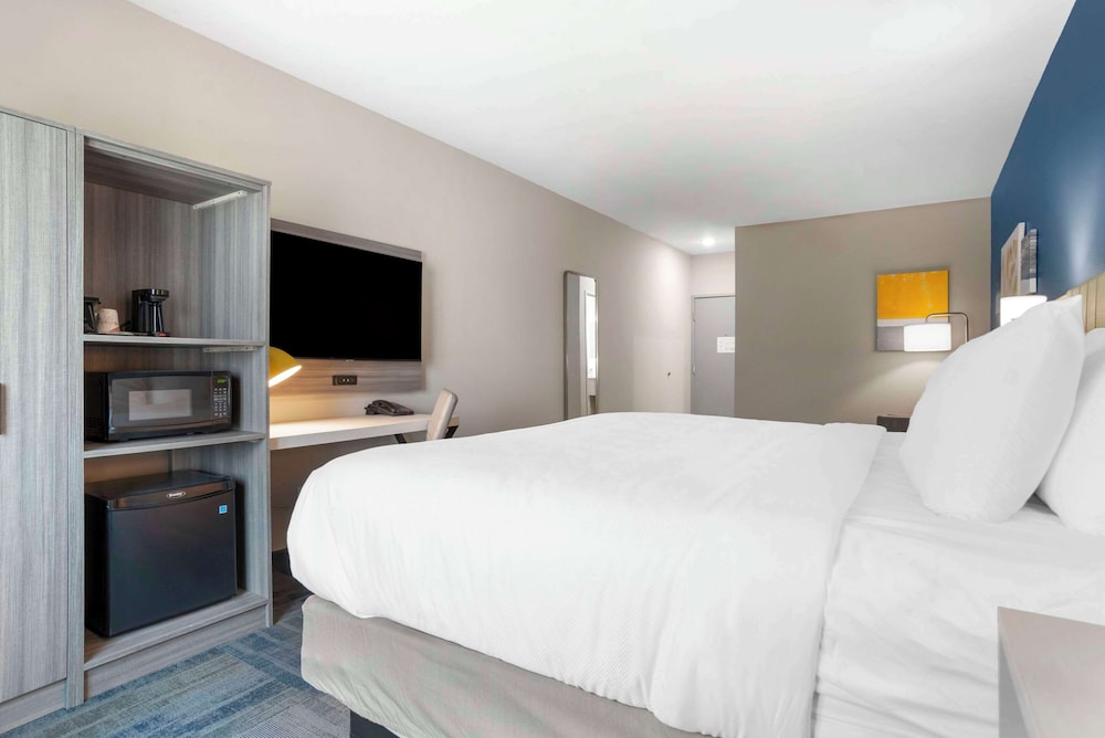 Suite, 1 King Bed, Non Smoking - Photo 6