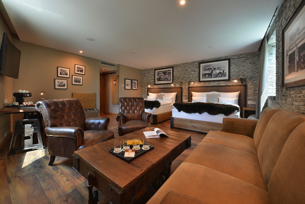 Family Room, 2 Queen Beds (Premium) photo 1
