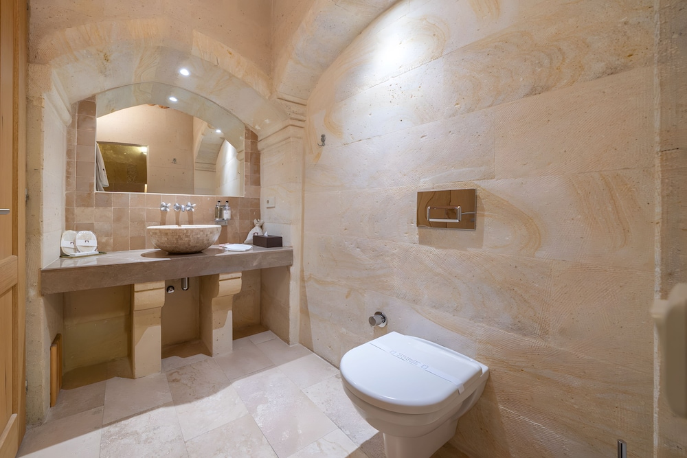 Royal Queen Suite - Photo 13